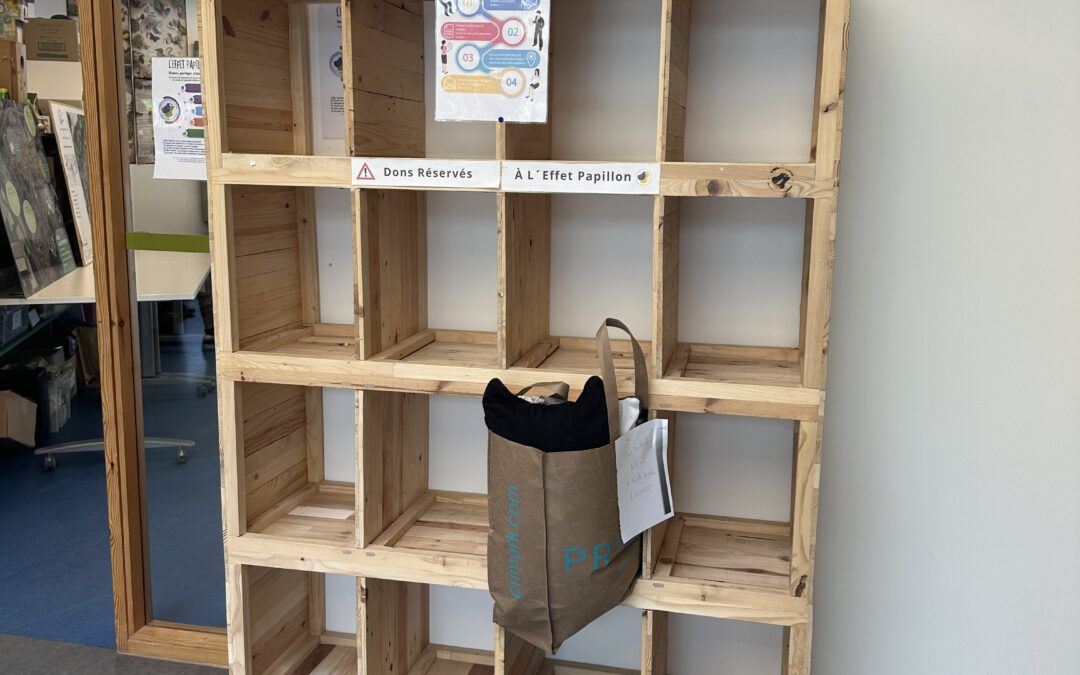 Une boîte à dons à la Maison de la Nature – Parc Galamé